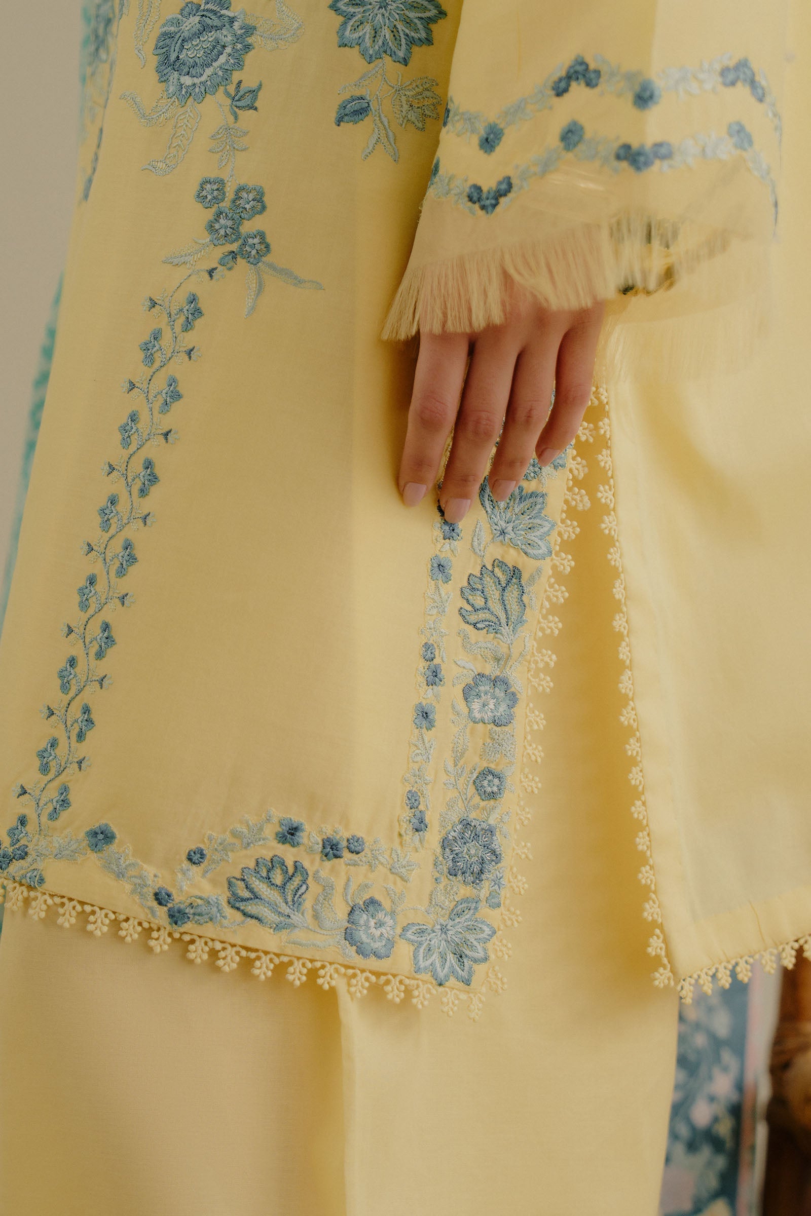 ZARASHAHJAHAN-3PC DHANAK EMBROIDERED SHIRT WITH COURTRAI WOOL PRINTED SHAWL AND TROUSER-BIC-4066