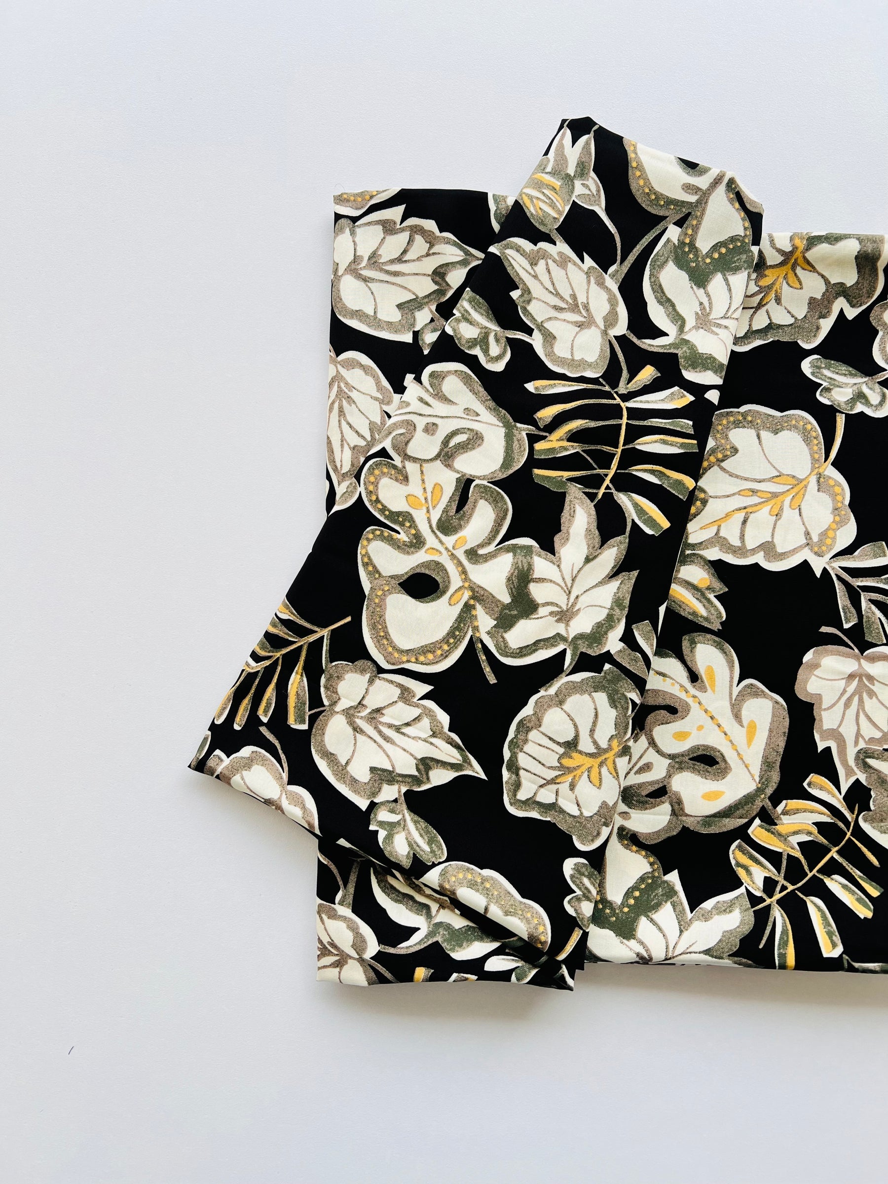 Black Floral Print Swiss - 2pc Unstiched Suit - sz0100151