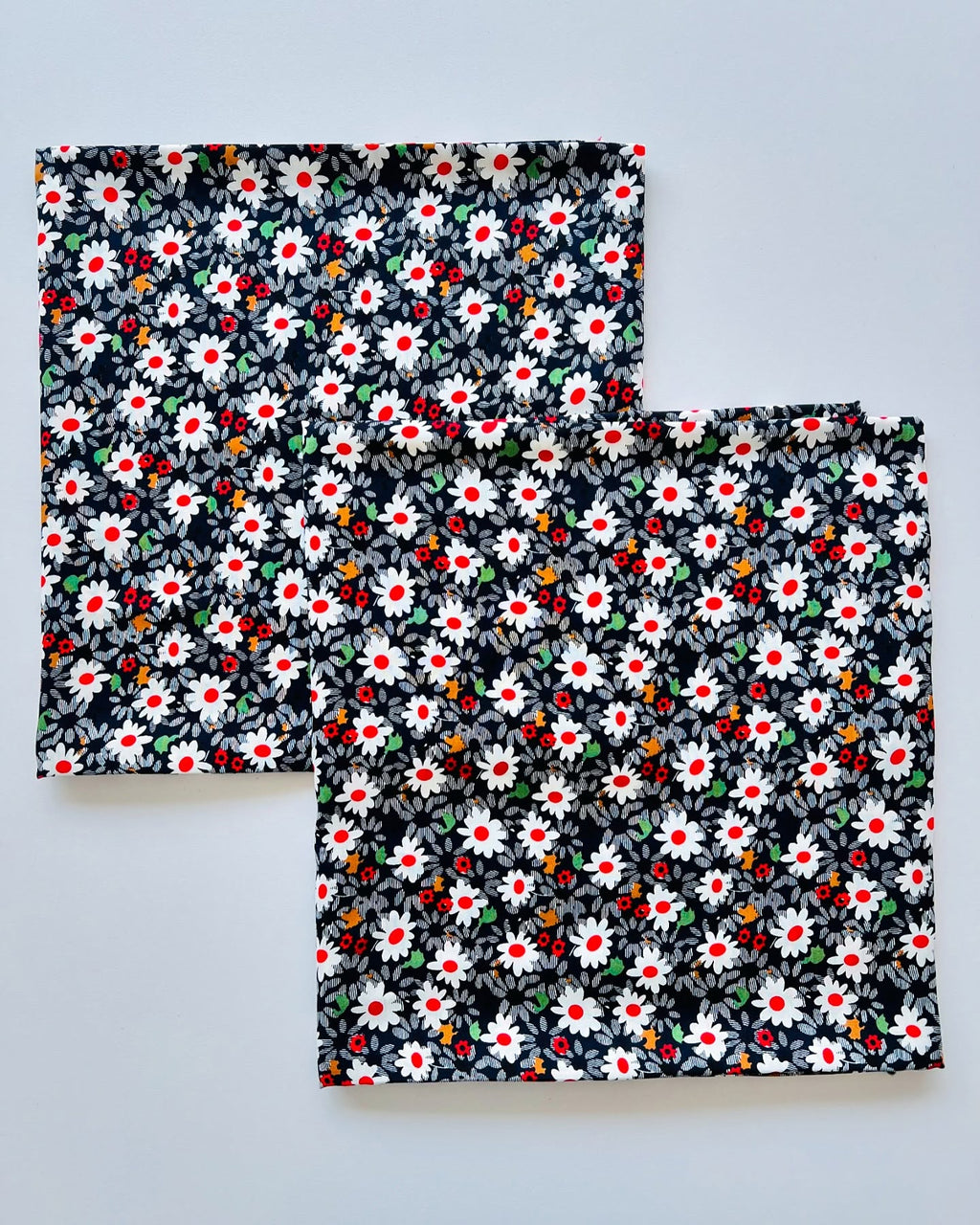 Navy Blue & White Daisy Floral Printed Linen Fabric – Unstiched – 3 Yards Unstitched