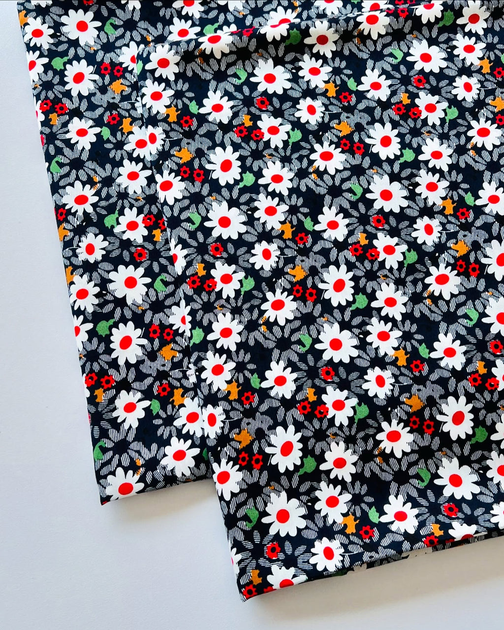 Navy Blue & White Daisy Floral Printed Linen Fabric – Unstiched – 3 Yards Unstitched