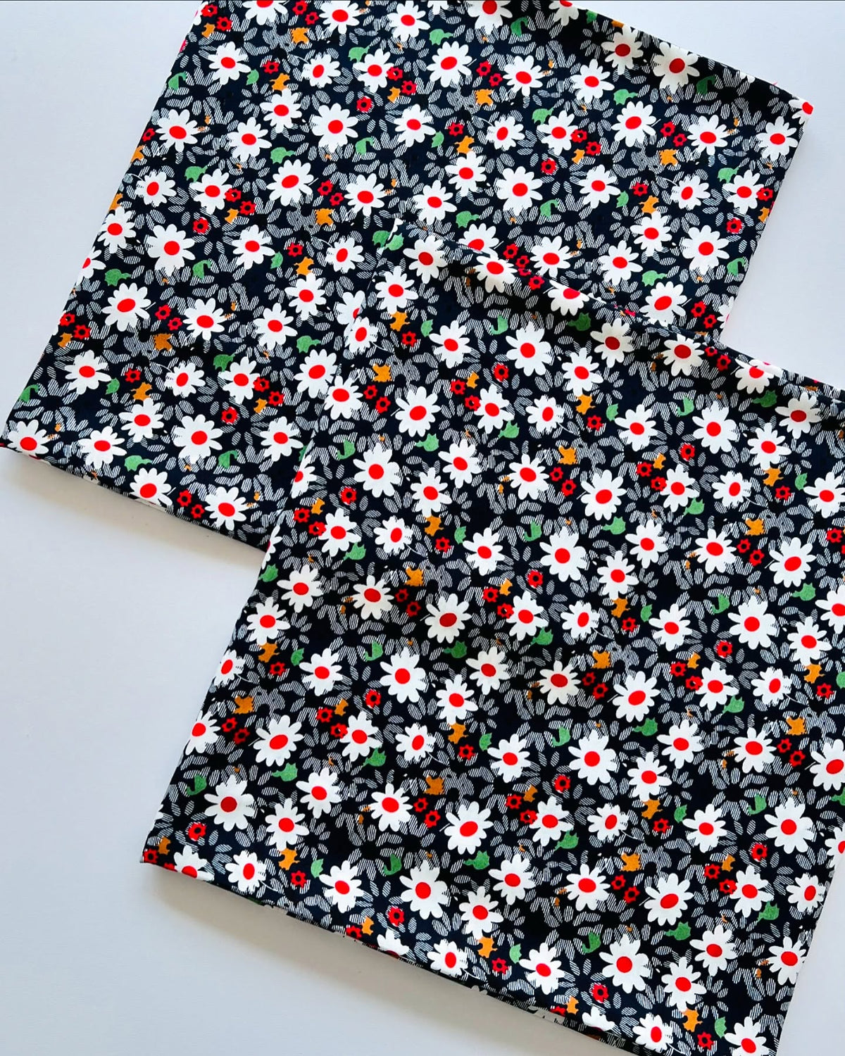 Navy Blue & White Daisy Floral Printed Linen Fabric – Unstiched – 3 Yards Unstitched