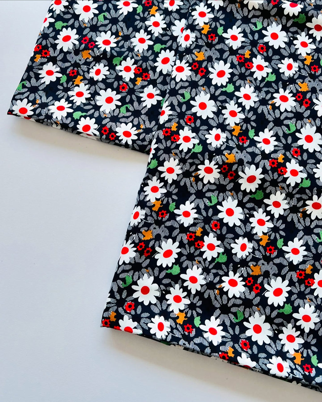 Navy Blue & White Daisy Floral Printed Linen Fabric – Unstiched – 3 Yards Unstitched