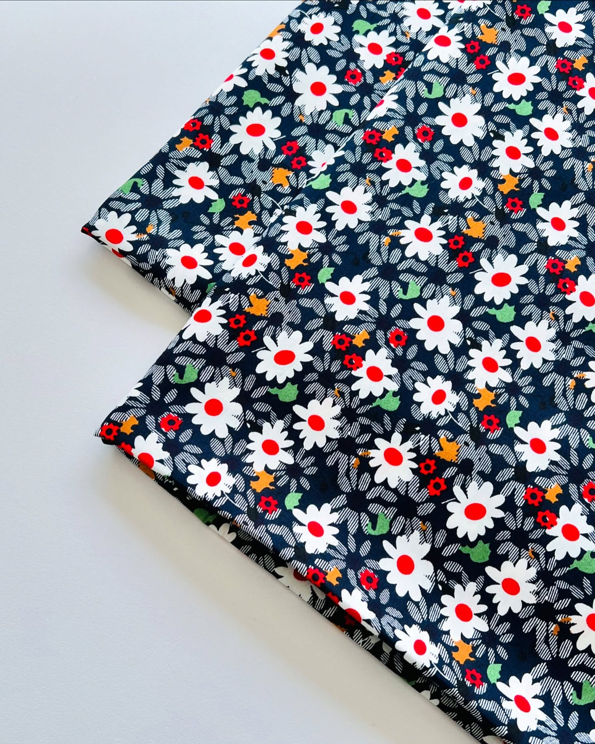 Navy Blue & White Daisy Floral Printed Linen Fabric – Unstiched – 3 Yards Unstitched